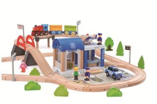 2Kids Toys Vláčikodráha Mesto a Dedina 200 dielov (2)