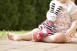 Hencz Toys Plyšová hračka v kontrastných farbách králičia slečna - růžová (3)
