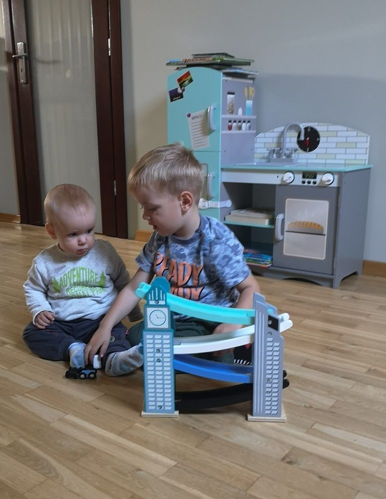 Drevený mrakodrap so šmykľavkou pre autíčka, Adam Toys