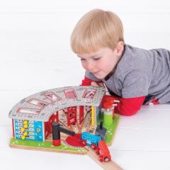 Bigjigs Rail Exkluzívne depo pre 5 vláčikov (2)