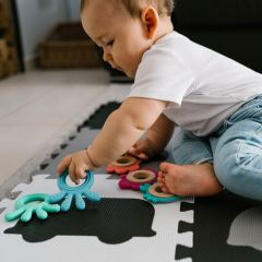 Drevené, silikónové hryzátko BabyOno - Sliepočka, koralové (3)