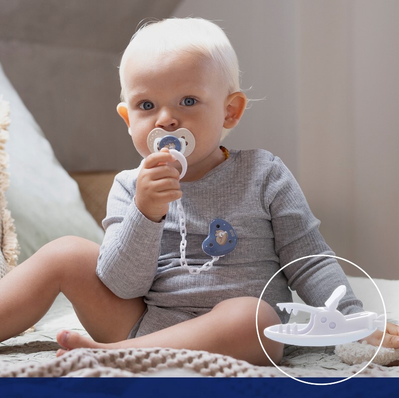 Retiazka na cumlík s klipsou Lovi Night & Day Boy - modrý