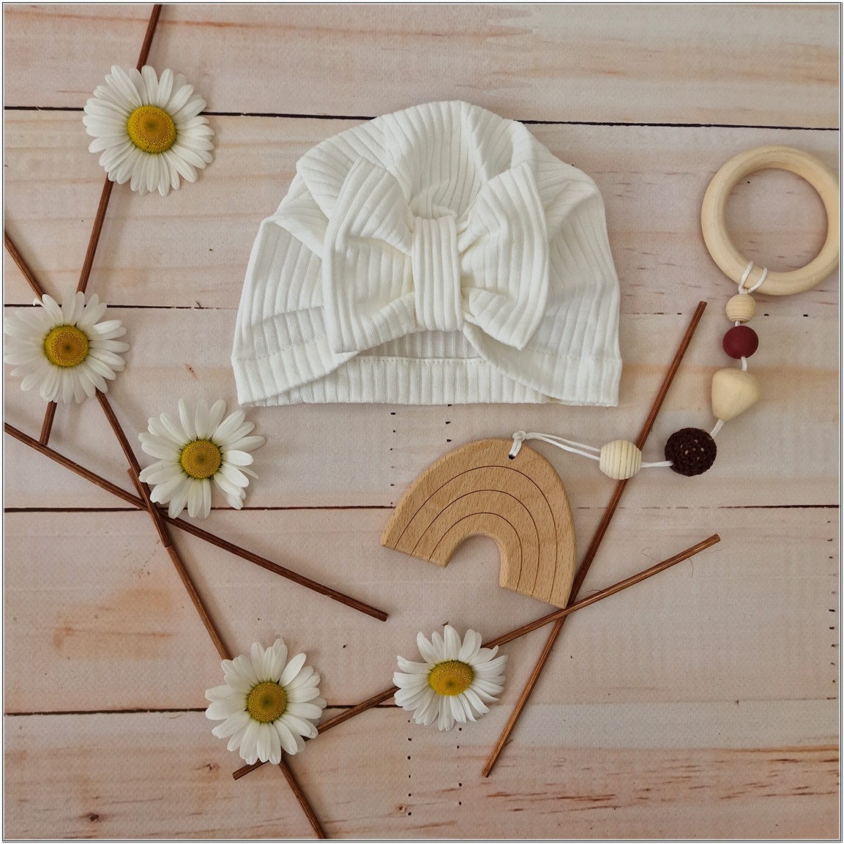 Z&Z Rebrovaná čiapočka s mašličkou – 100% bavlna, jednovrstvová, porcelánovo biela, 12/36m
