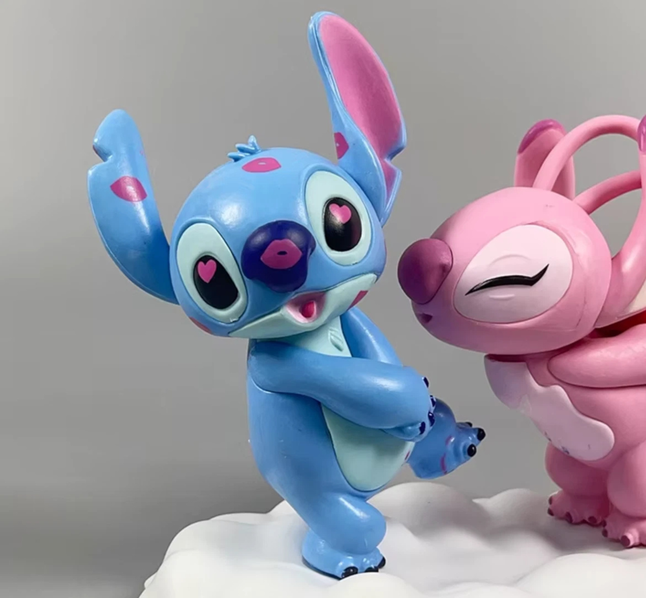 Sada figúrok Lilo a Stitch so stojanom