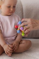 Toyz Edukačná hračka 2v1 hrkálka a hryzátko – senzorická, umývateľná (5)
