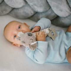 Plyšová hračka s pískatkom a hryzátkom Koala Coco, sivá (2)