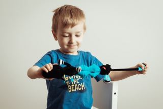 Hencz Toys Vibrujúci přítulníček Jednorožec - modrý (1)