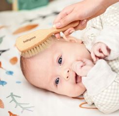 BabyOno Drevená kefa s prírodnými štetinami (4)