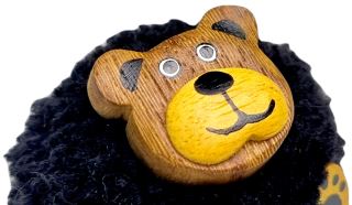 2Kids Toys Drevená magnetka veľká brmbolec Medveď (2)
