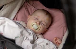 Cumlík, ortodontický silikón, nočný-svietiaci, 2ks, Lullaby Planet, 0-6m, oliva (2)