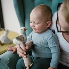 Plyšová hračka s pískátkem a kousátkem GOOSE ZOE, krémová (1)
