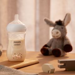 Dojčenská fľaša Natural Avent, Žirafa, 260 ml (2)