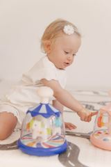 Toyz Edukačná hračka Vlčík s koníkmi – modrá, kolotoč, 6m+ (4)