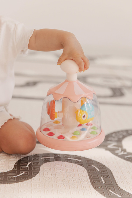 Toyz Edukačná hračka Vlčík so zvieratkami – ružová, kolotoč, 6m+