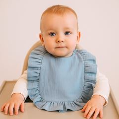 Nepremokavý mušelínový podbradník s volánikom Nature - jeans