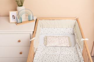 Mantinel do postieľky Rose Beige bavlnený s volánom 180 × 30 cm (2)