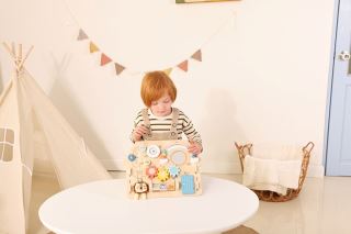 Montessori  Activity board Levíčkov dom (1)