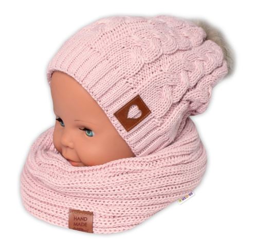 BABY NELLYS Zimná dvojvrstvová čiapka s brmbolcom + komínček Love, pudrová (1)